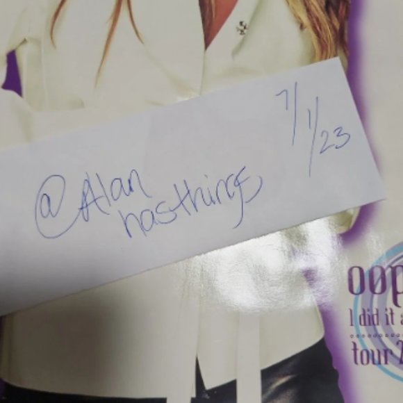 OOPS TOUR BOOK BRITNEY SPEARS RARE Out Of Print - Picture 2 of 2